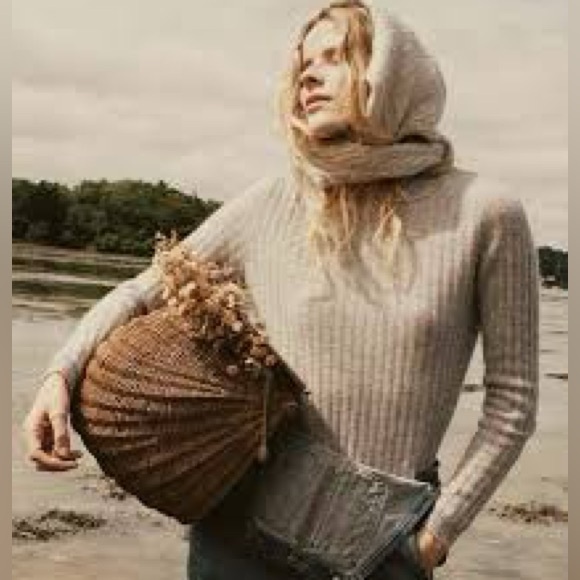 DÔEN Hyeres Cashmere Sweater in Raincloud Grey - Picture 2 of 3